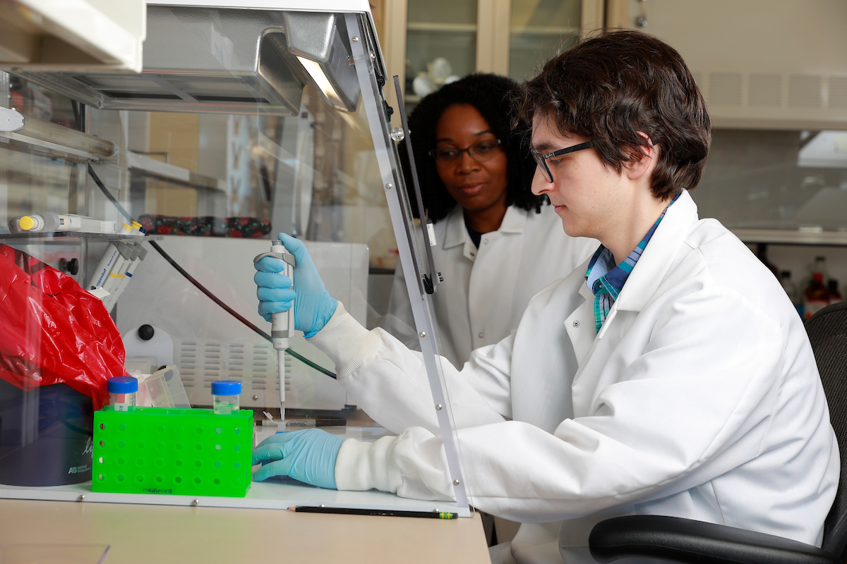 A Pharmacy faculty member and her student work together in a lab.